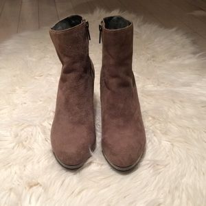 Bandolino brown suede boots